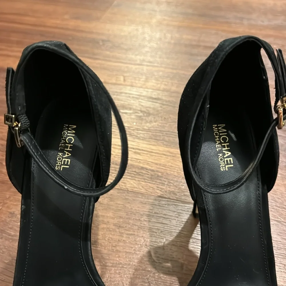 MICHAEL Michael Kors NWOT Petra Suede Platform Heel Sandal with Ankle Strap. - Picture 3 of 8